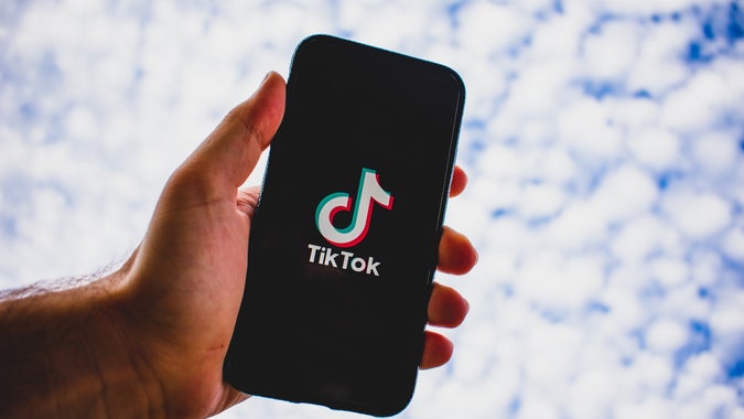 Chi phí chạy quảng cáo Tiktok ads một ngày bao nhiêu tiền