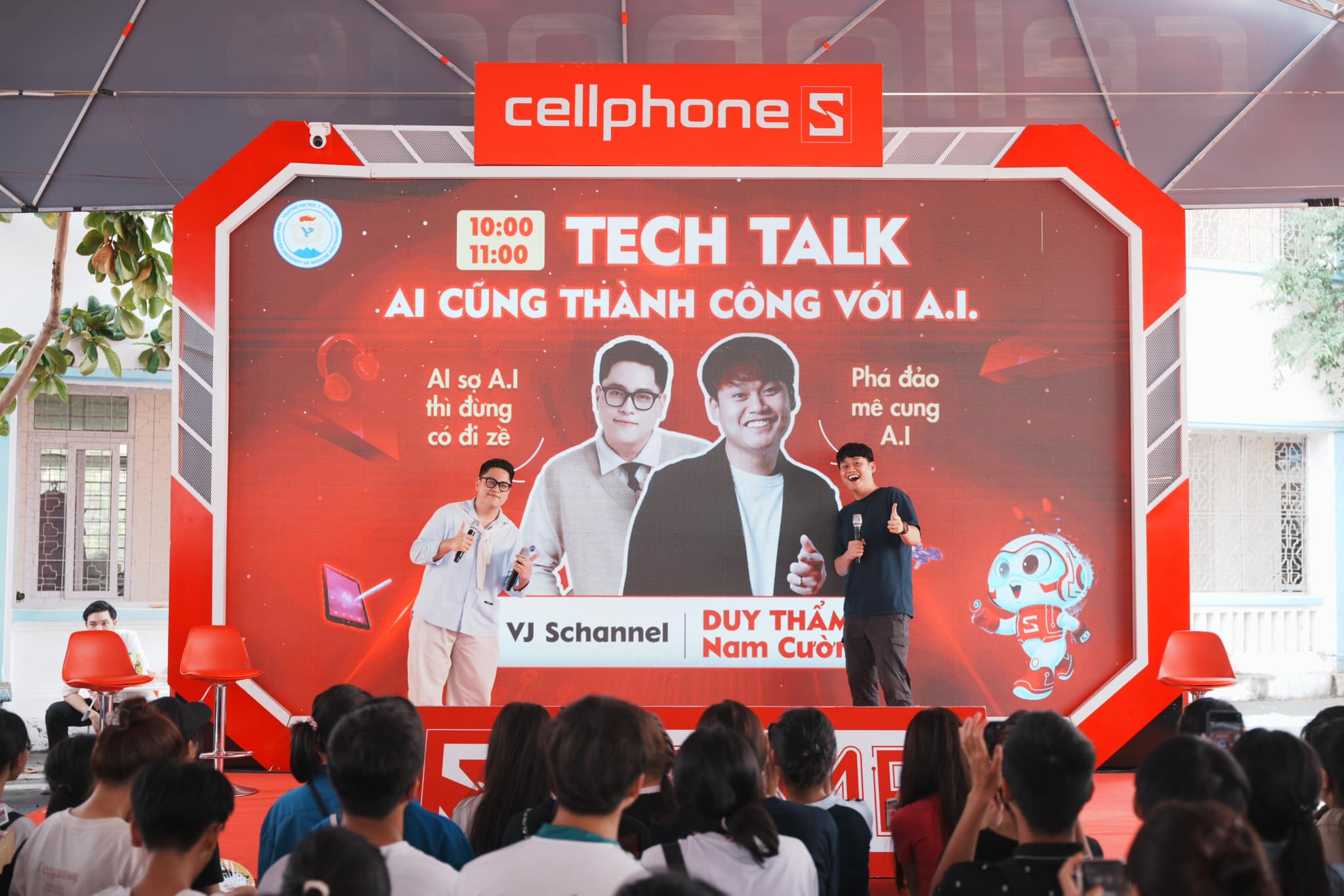 duy thẩm tại sự kiện cellphone