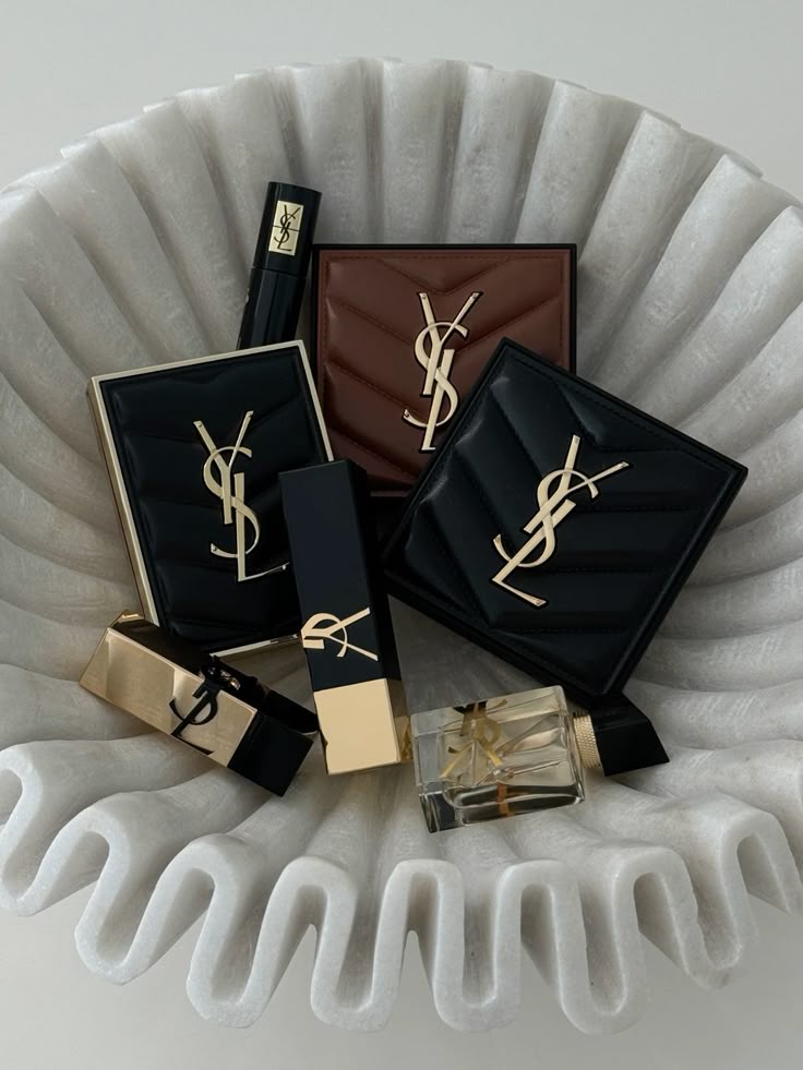 các dòng sản phẩm của YSL